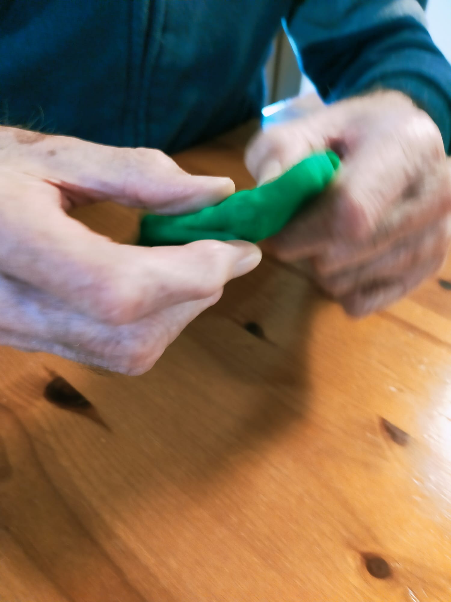 lavoretti col pongo con gli ospiti della casa di riposo