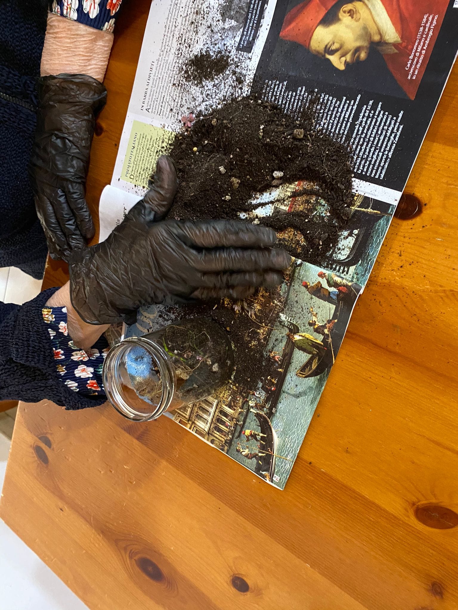 attività di giardinaggio per gli anziani della casa di riposo