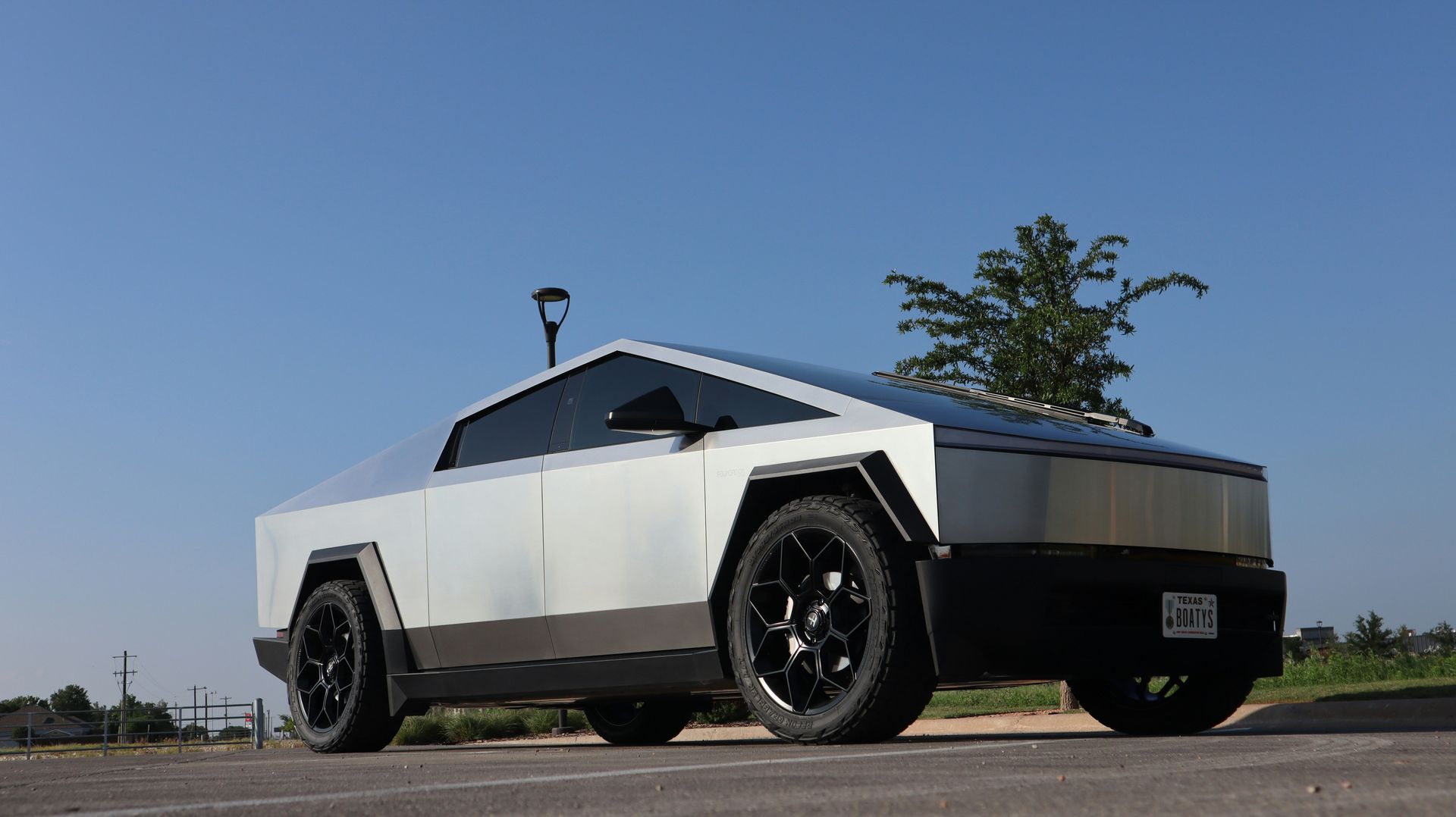 A tesla cybertruck is parked in a parking lot.