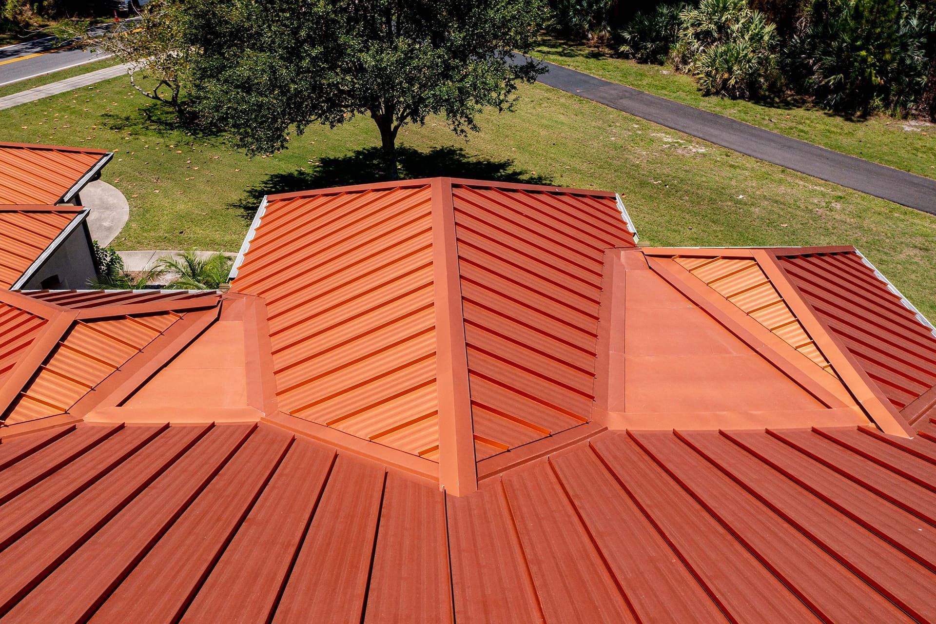 Professional roofing contractor in Simi Valley