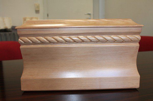 Contenitore in legno ad uso funerario