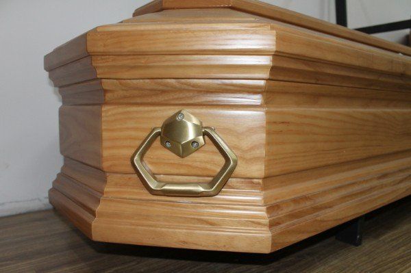 Cofano funebre con maniglia di ottone