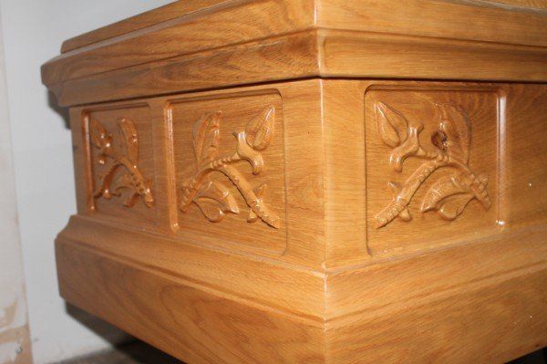 Cofano funebre con intagli personalizzati