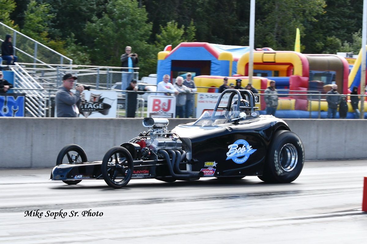 A racing car with bj written on the side of it