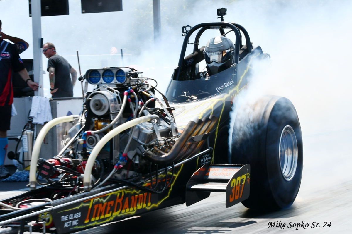 A racing car with the word thunder on the side of it