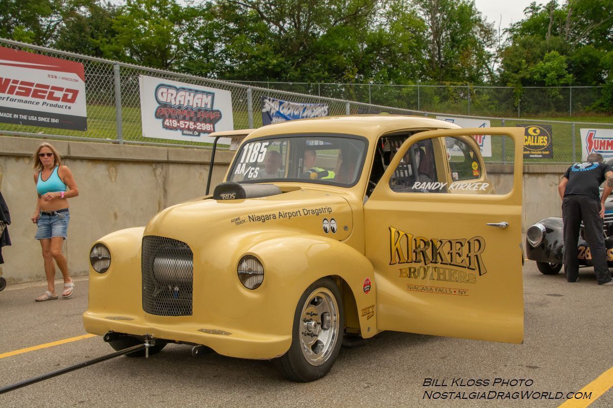 A yellow car with the word rinker on the side