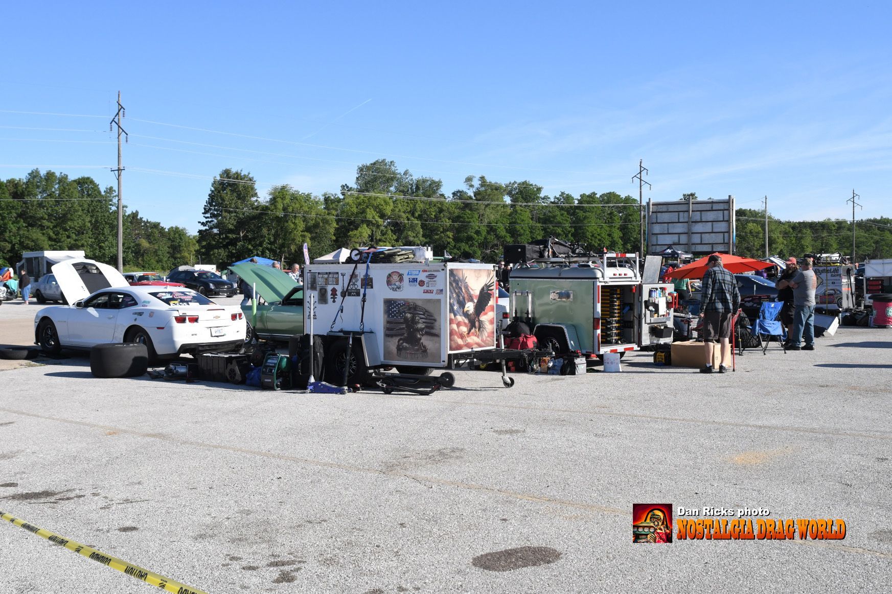A lot of cars are parked in a parking lot.