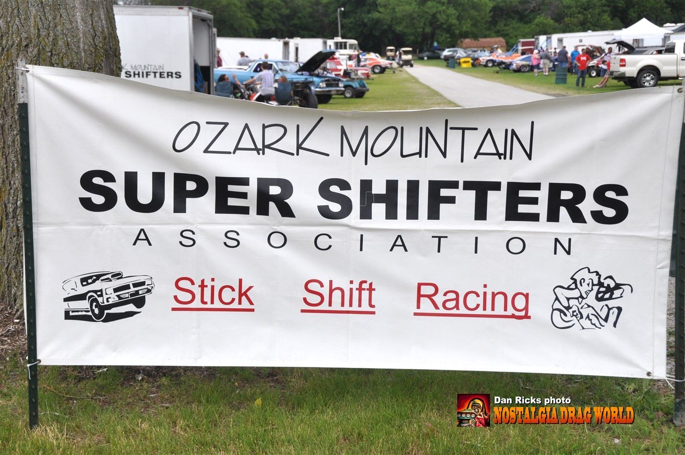 A white sign that says ozark mountain super shifters association