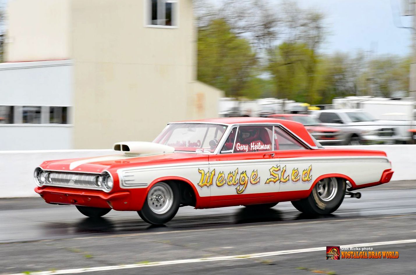 A red and white car with the word wedge on it