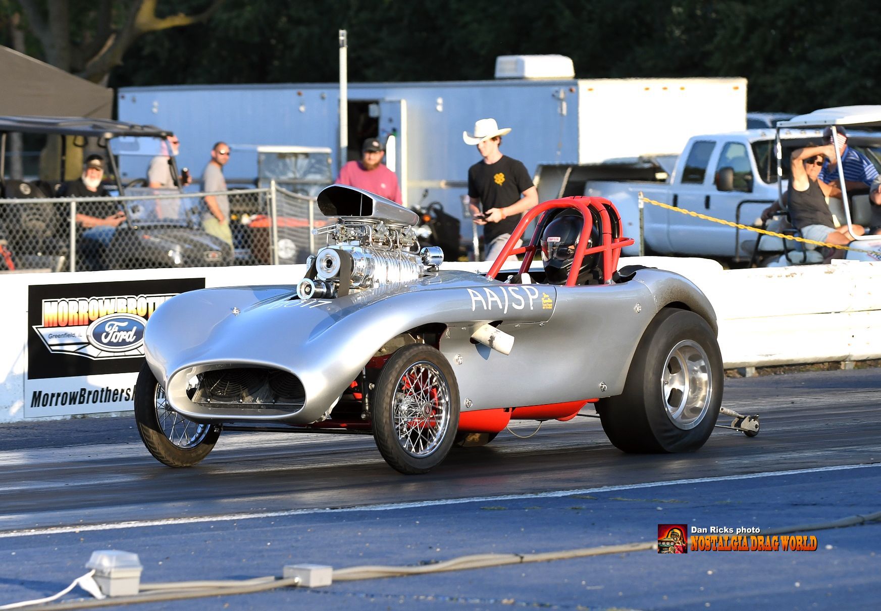 A race car with the letters aa on it