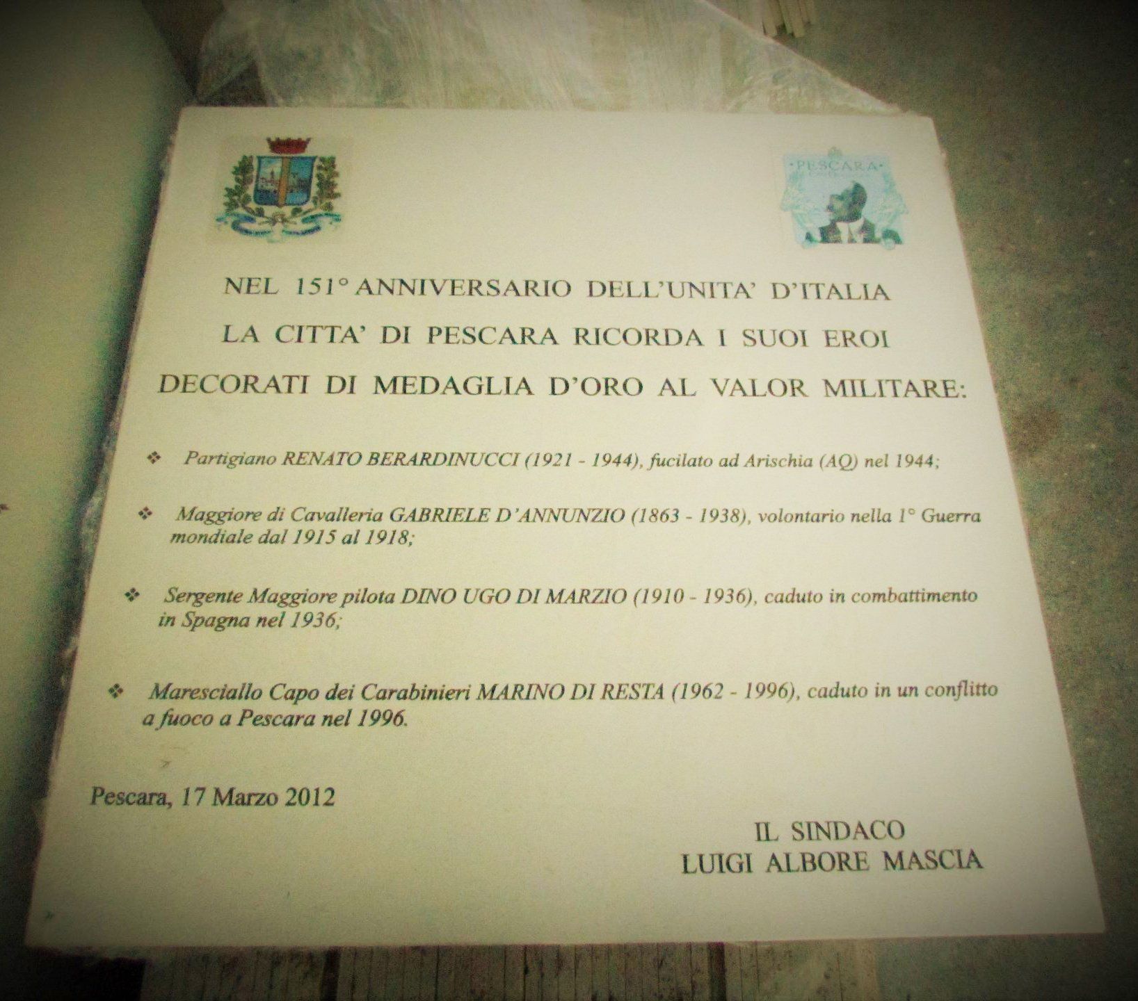 realizzazione targhe commemorative in marmo