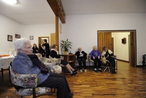 anziani seduti