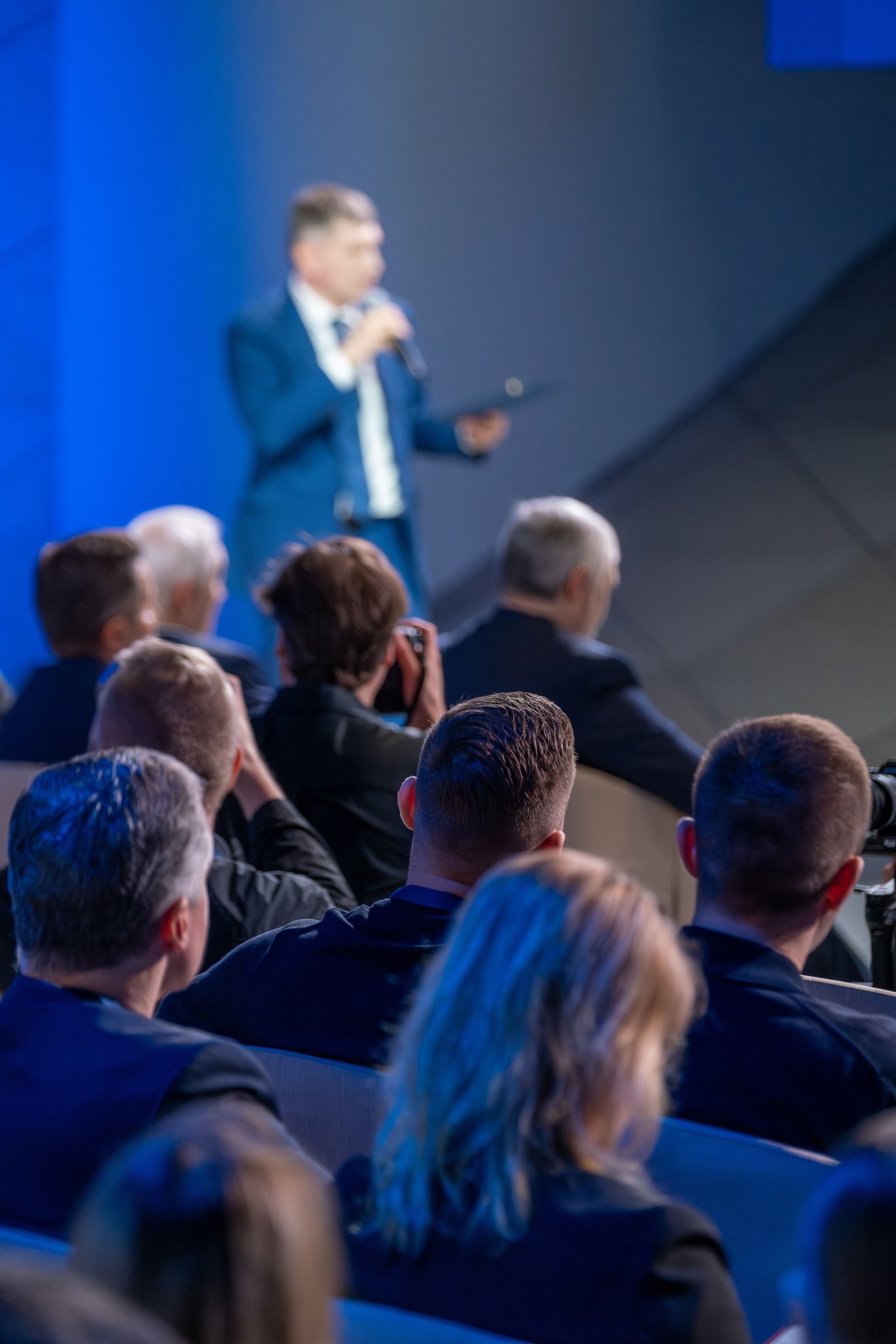 A man is giving a presentation to a group of people in an auditorium.