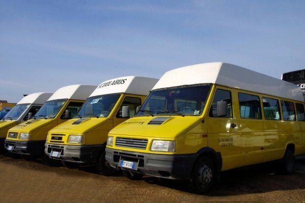 Pullman per trasferimenti scolastici