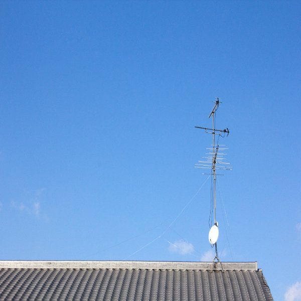 TV antenna on the roof of a house