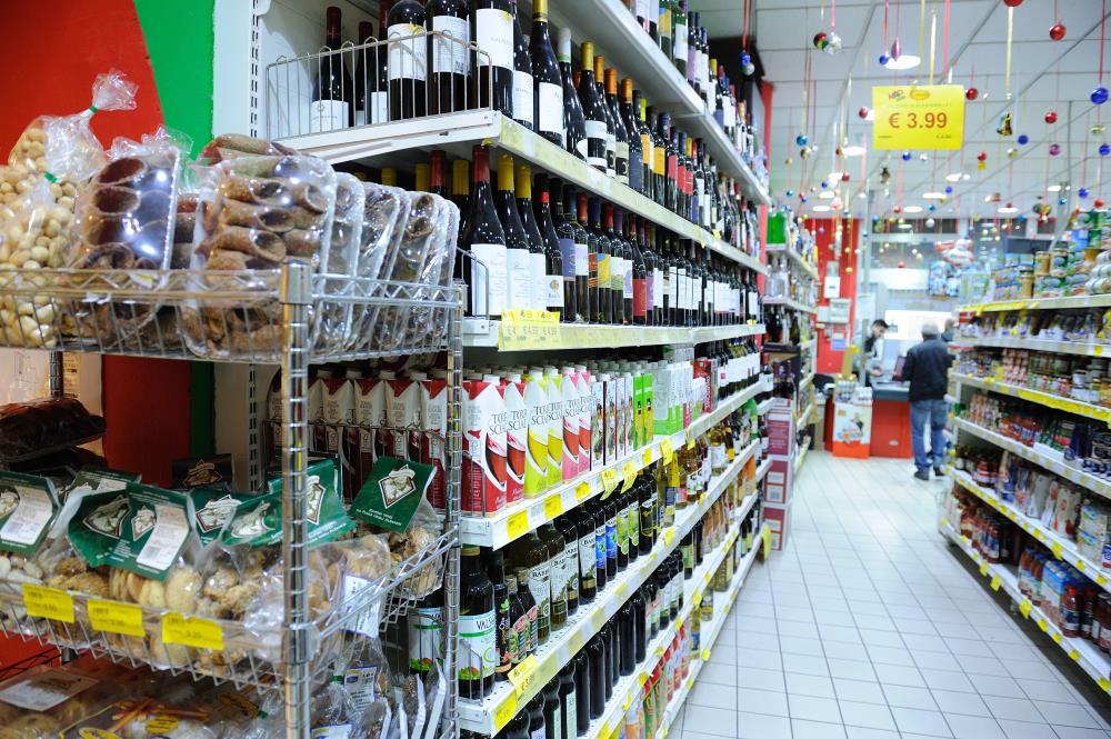 reparto di bevande in un supermercato