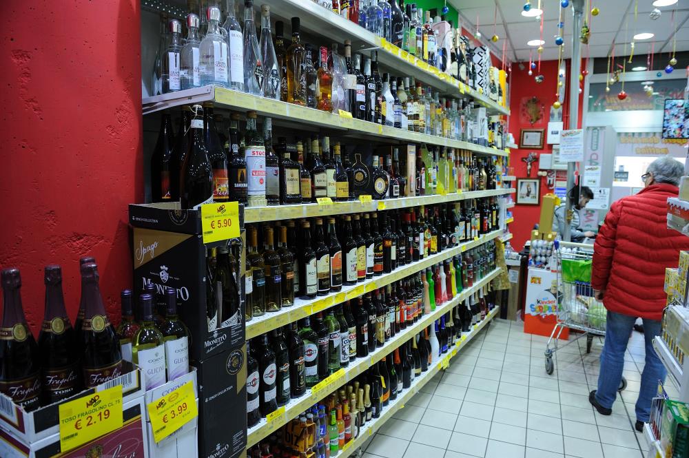 reparto vini di un supermercato
