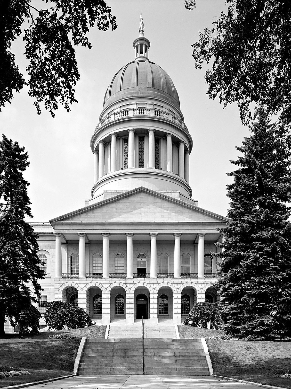 A black and white photo of the capitol building