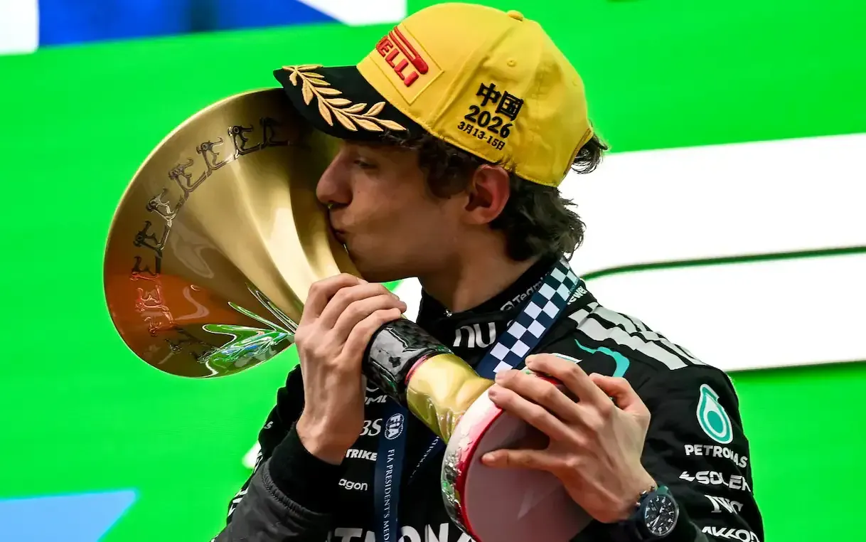 IL TRICOLORE SUL TETTO DEL MONDO: LA PRIMA VOLTA DI KIMI!