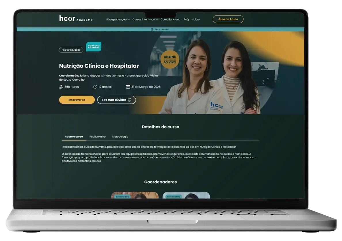 Um laptop está aberto em um site com duas mulheres nele