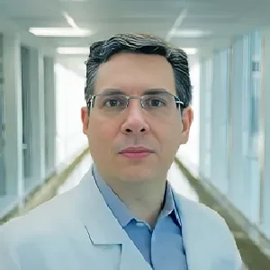 Dr. Daniel Apolinário