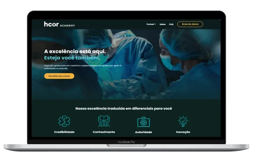 Um laptop com um cirurgião na tela.