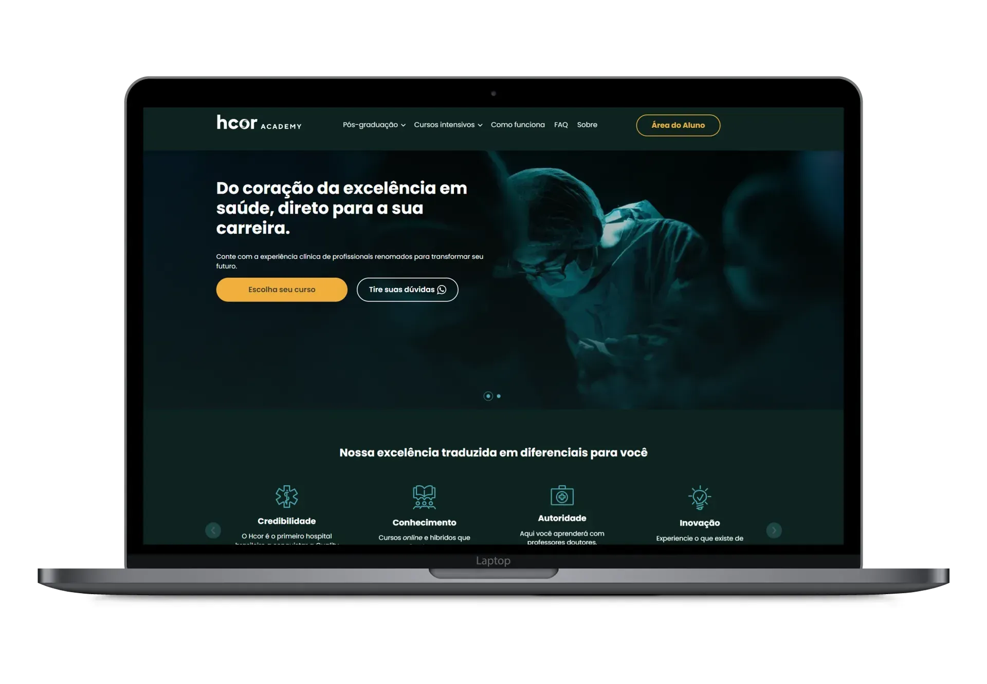 Um laptop com um site na tela.