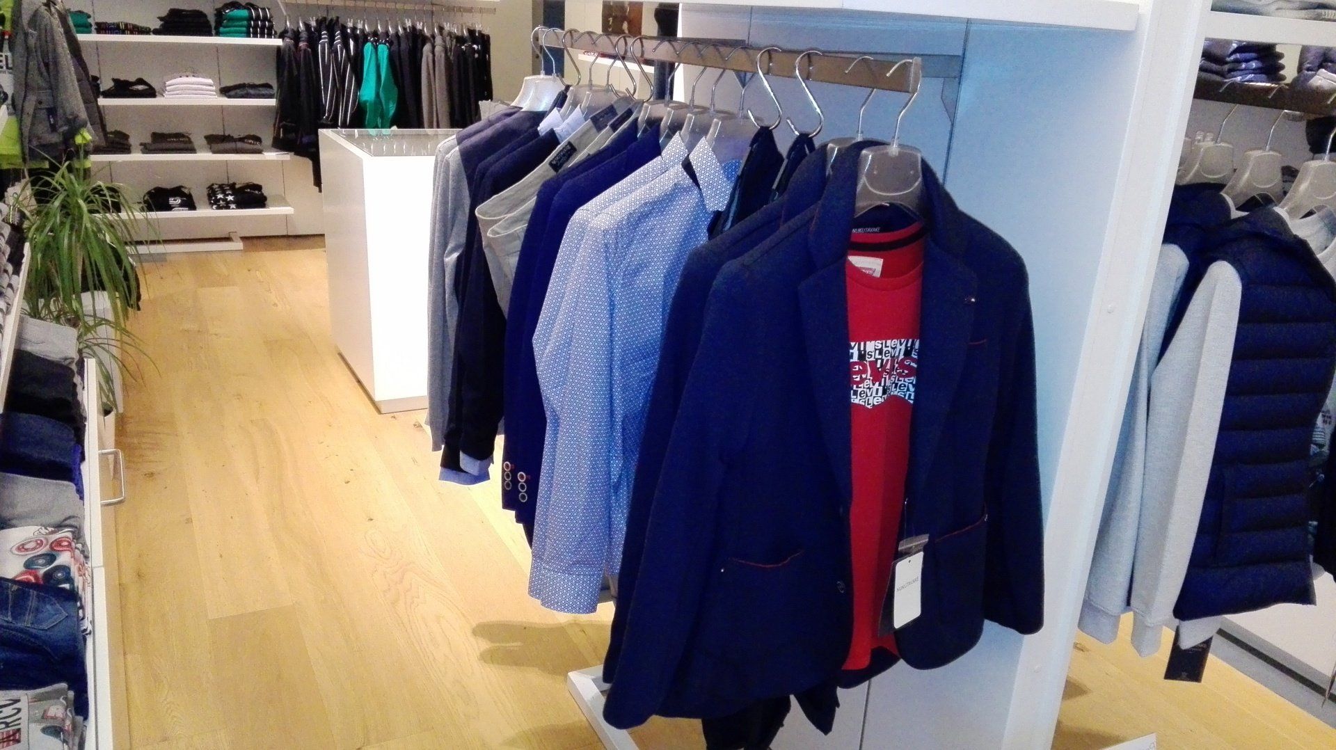 Abbigliamento CRESCERE SRLS Capannori (LU)