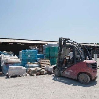 macchina che sposta gli imballaggi