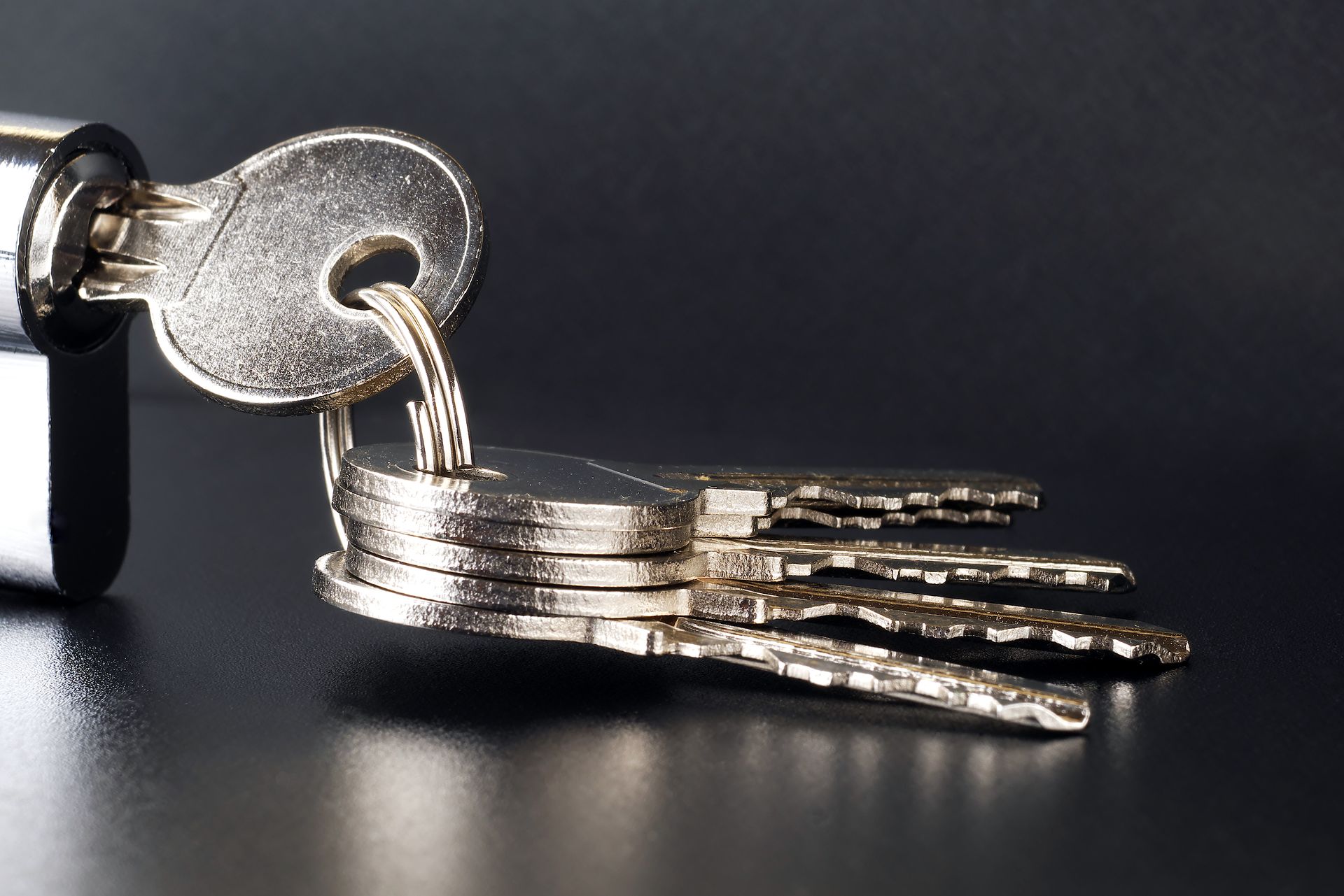 A bunch of keys are stacked on top of each other