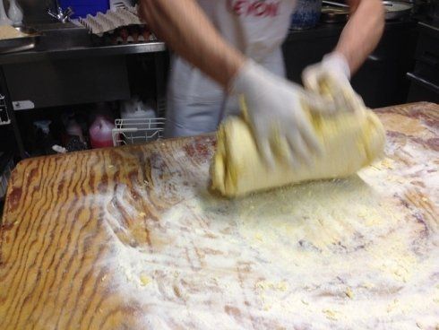 preparazione impasto pasta all'uovo