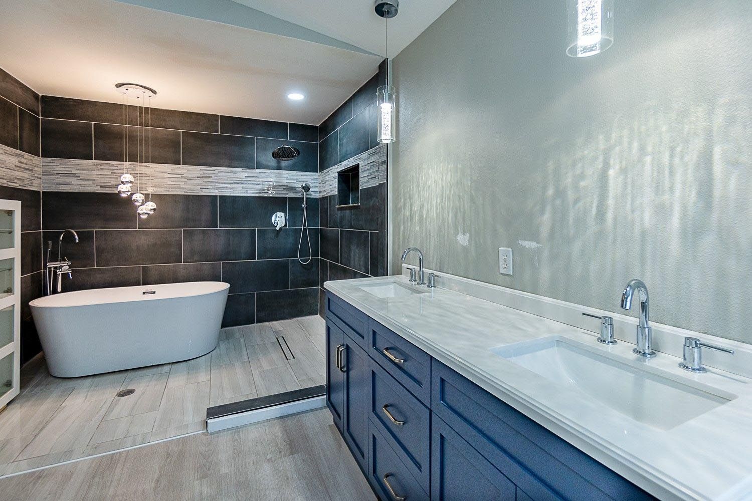A bathroom with two sinks and a bathtub.