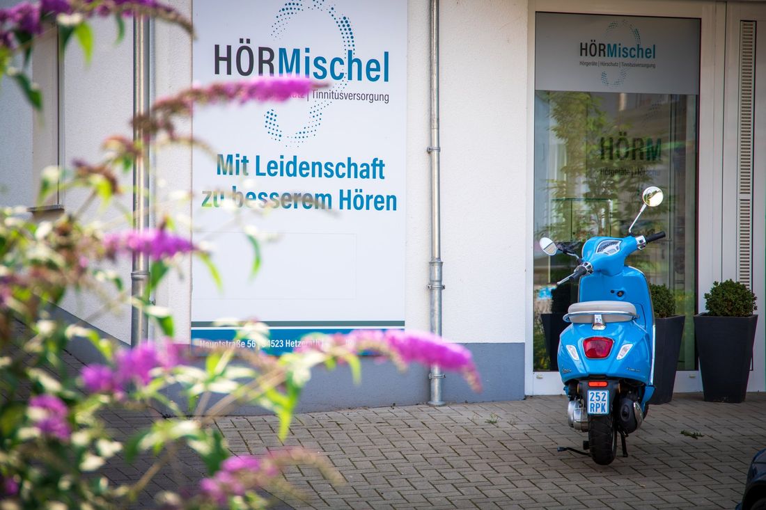 HÖRMischel in Hetzerath ist Ihr Hörexperte in der Region Trier. Das moderne Fachgeschäft befindet sich im Herzen von Hetzerath direkt an der Hauptstraße