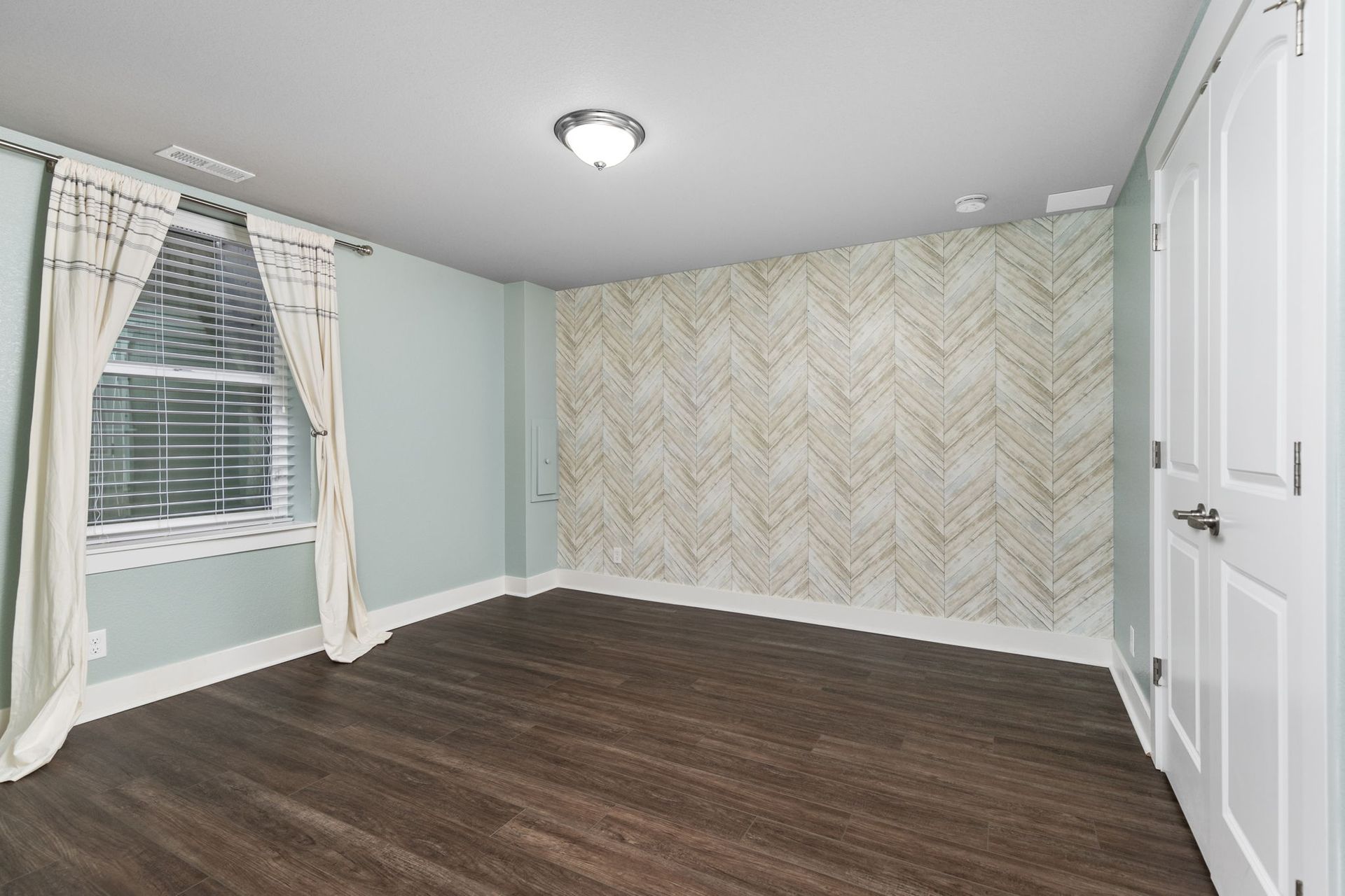 A dining room with a table and chairs and a chandelier.