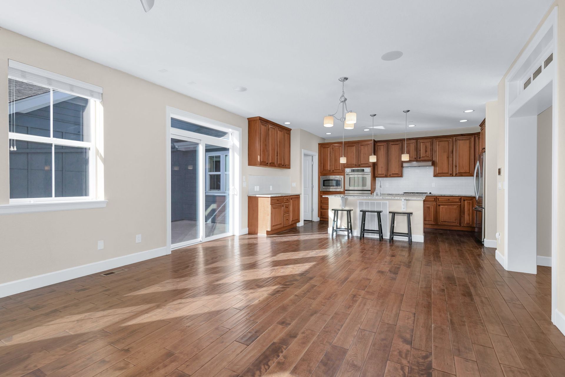 A dining room with a table and chairs and a chandelier hanging from the ceiling.