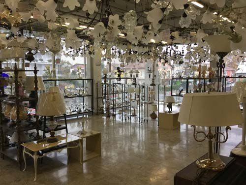 interno di negozio di lampade