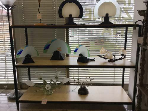 esposizione di lampade da parete