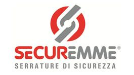 Logo per SecurEmme caratterizzato da una "S" stilizzata grigia all'interno di un cerchio rosso, con il nome del marchio e il testo sottostanti.