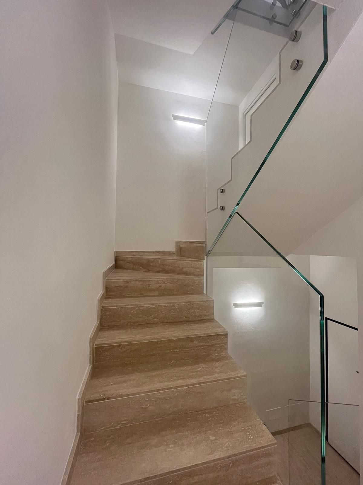 parapetto fatto in vetro