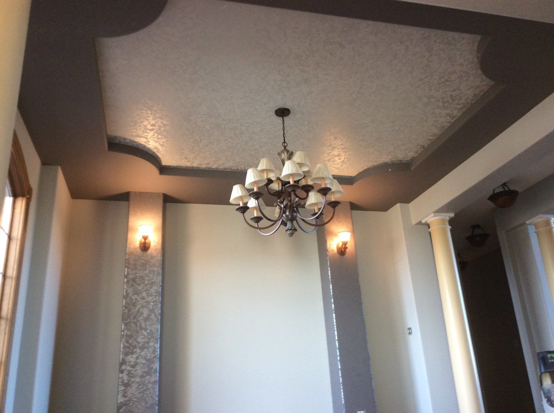 a dining room with a chandelier hanging from the ceiling