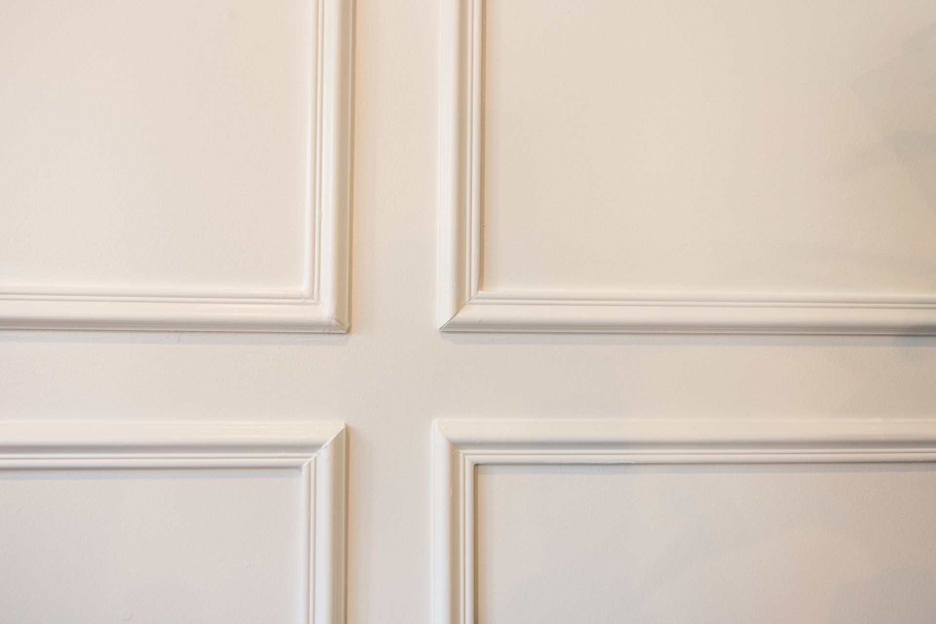 a close up of a white wall with molding on it .