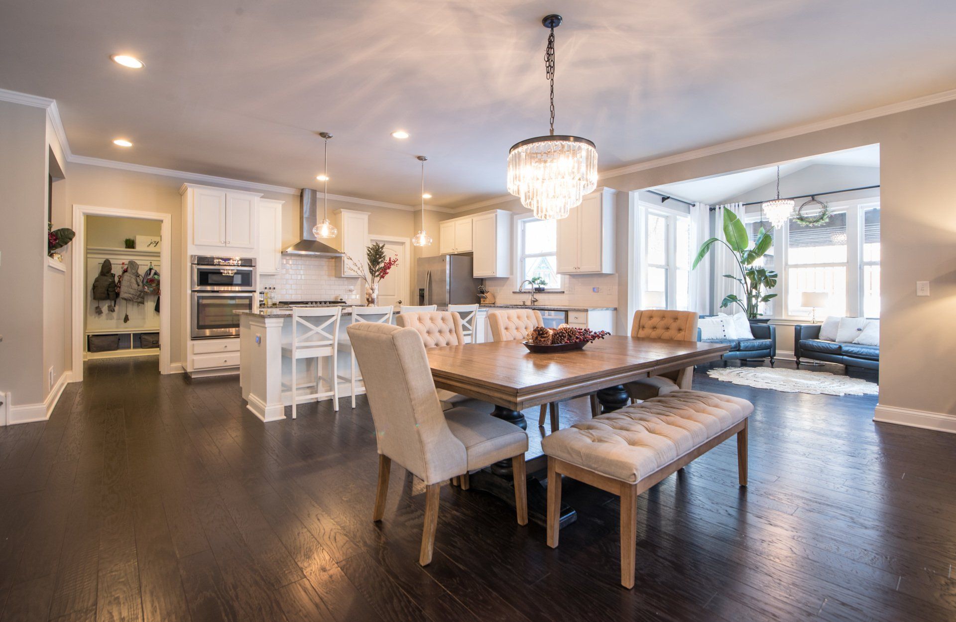there is a dining table and chairs in the middle of the room .