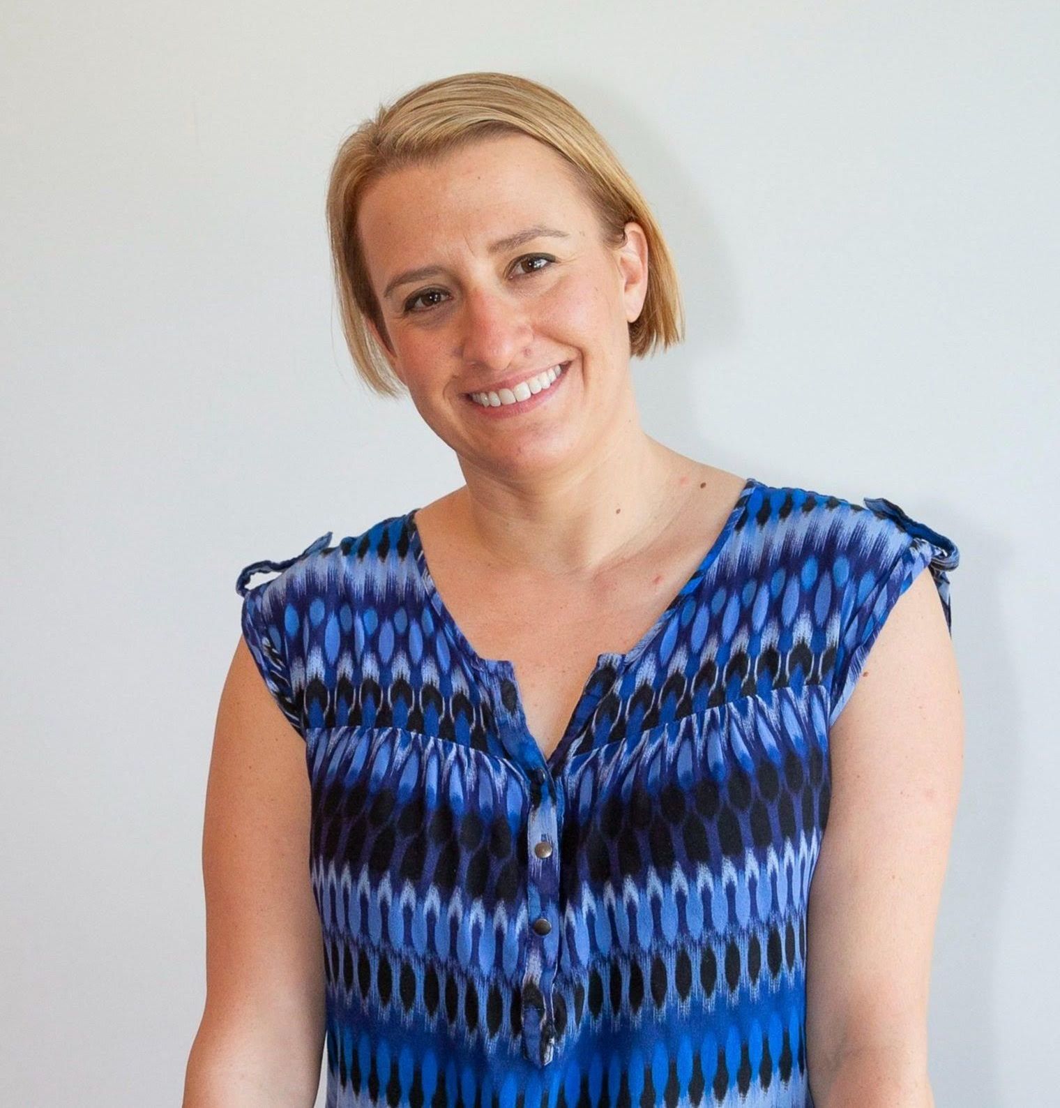 A logo for a company called strongoo , which is a whole health functioning company.