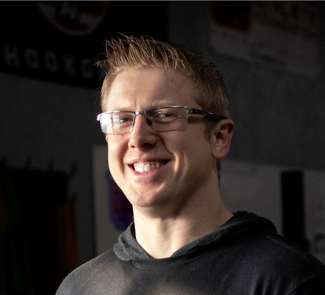 A logo for a company called strongoo , which is a whole health functioning company.