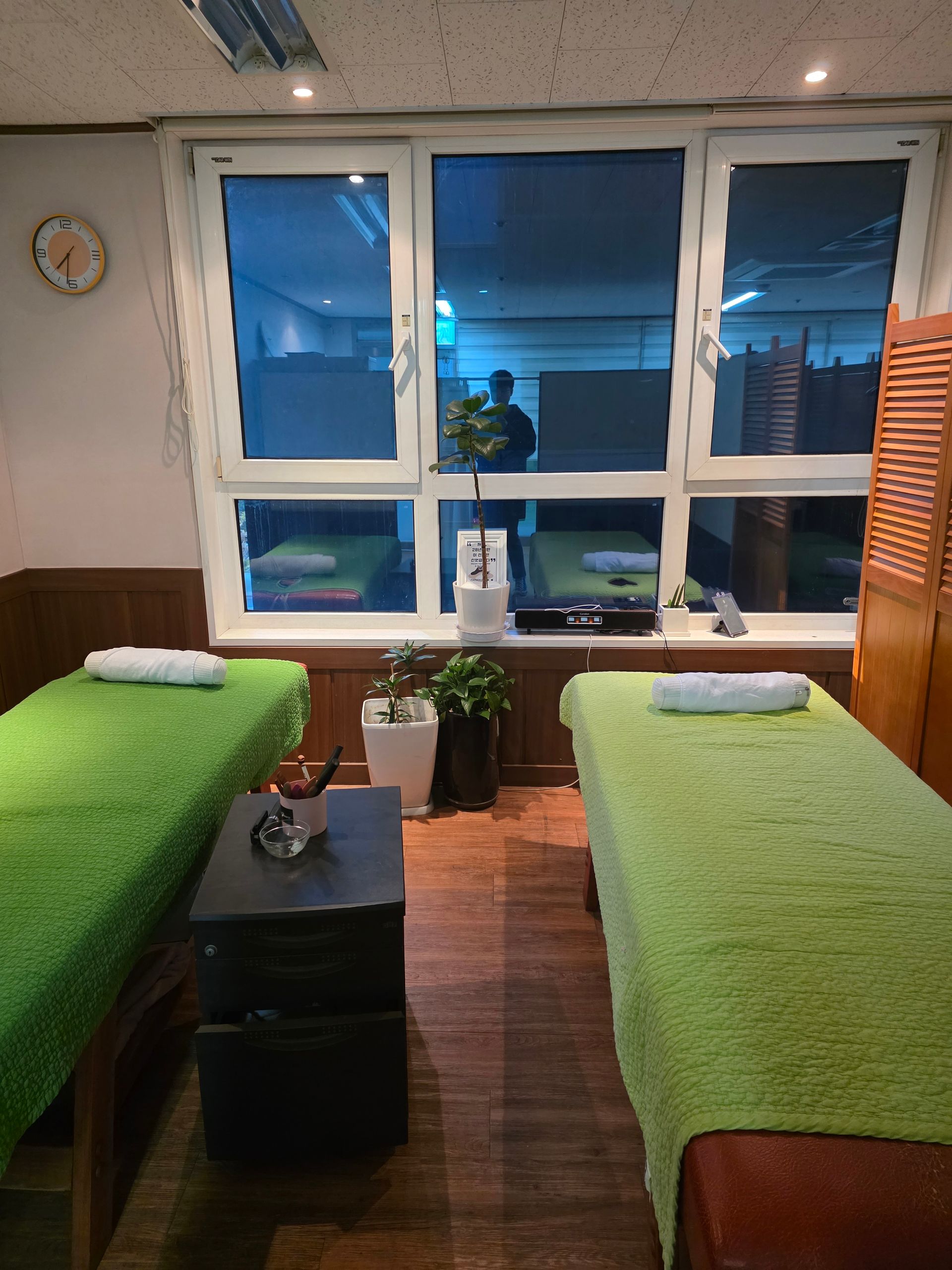 Client testimonial video showing recovery from stomach cancer through Jeongyeon circulation massage