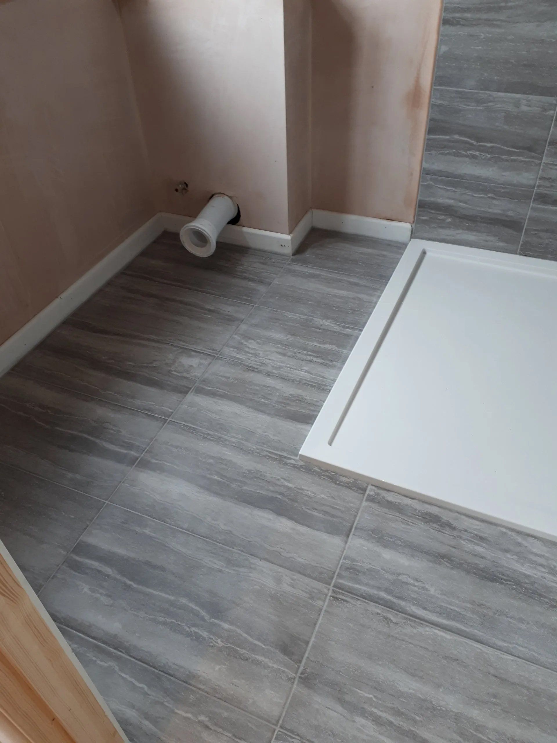 smooth grey tiling