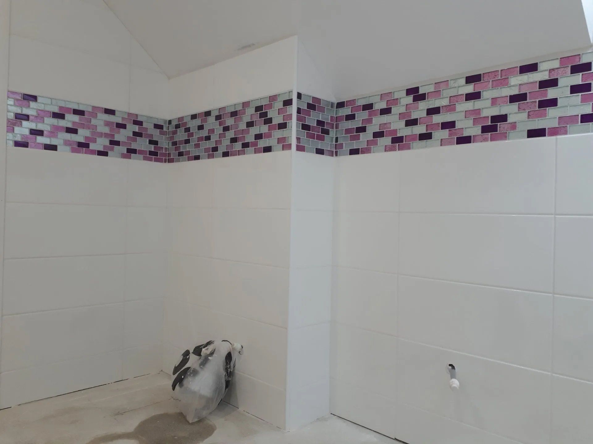 bathroom tiling with minimalistic colourful design