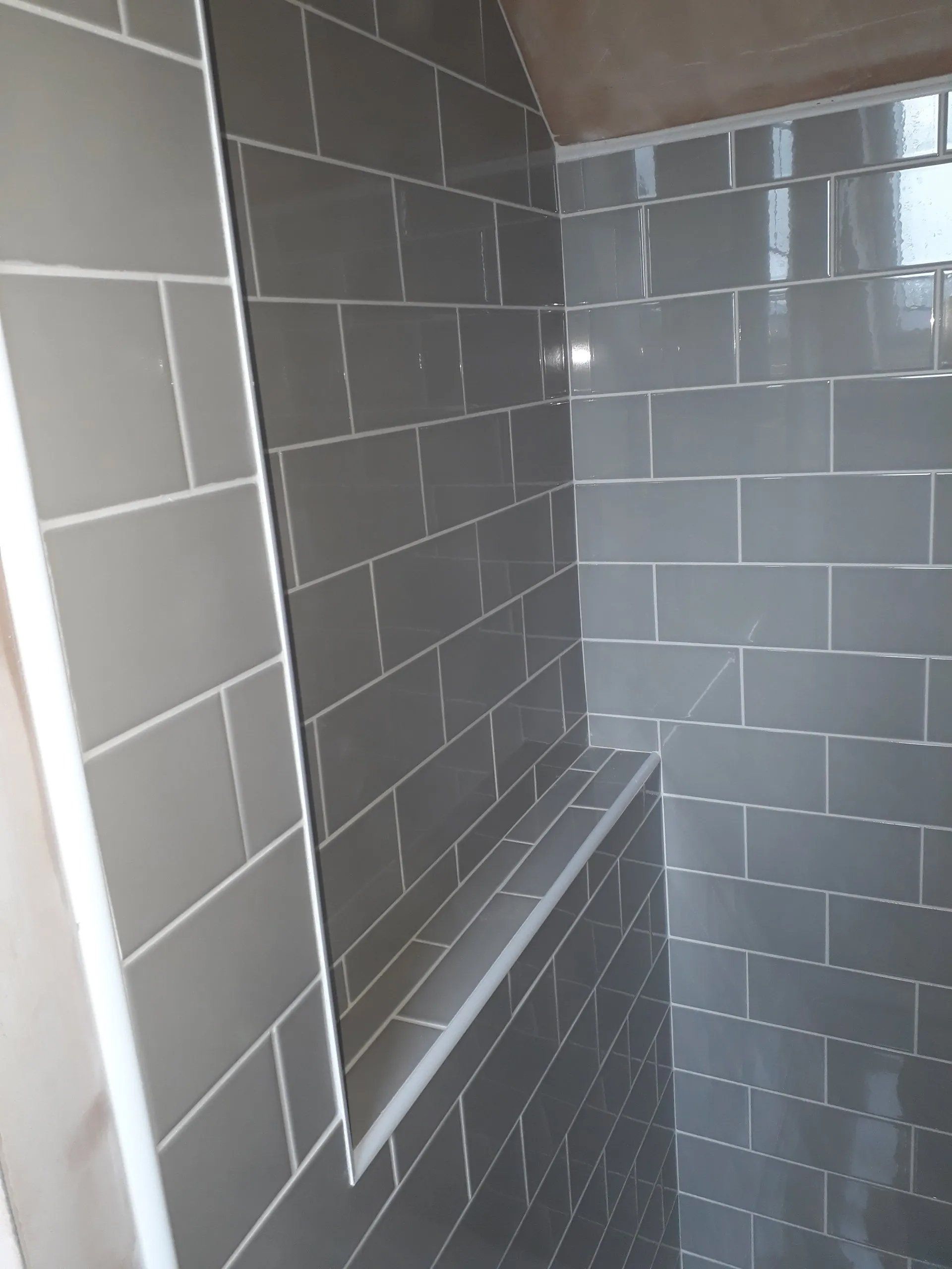modern bathroom tiling