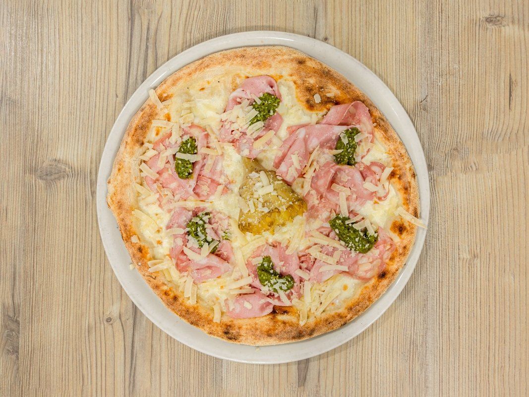 Pizza Baciami Ancora mortadella e pistacchio
