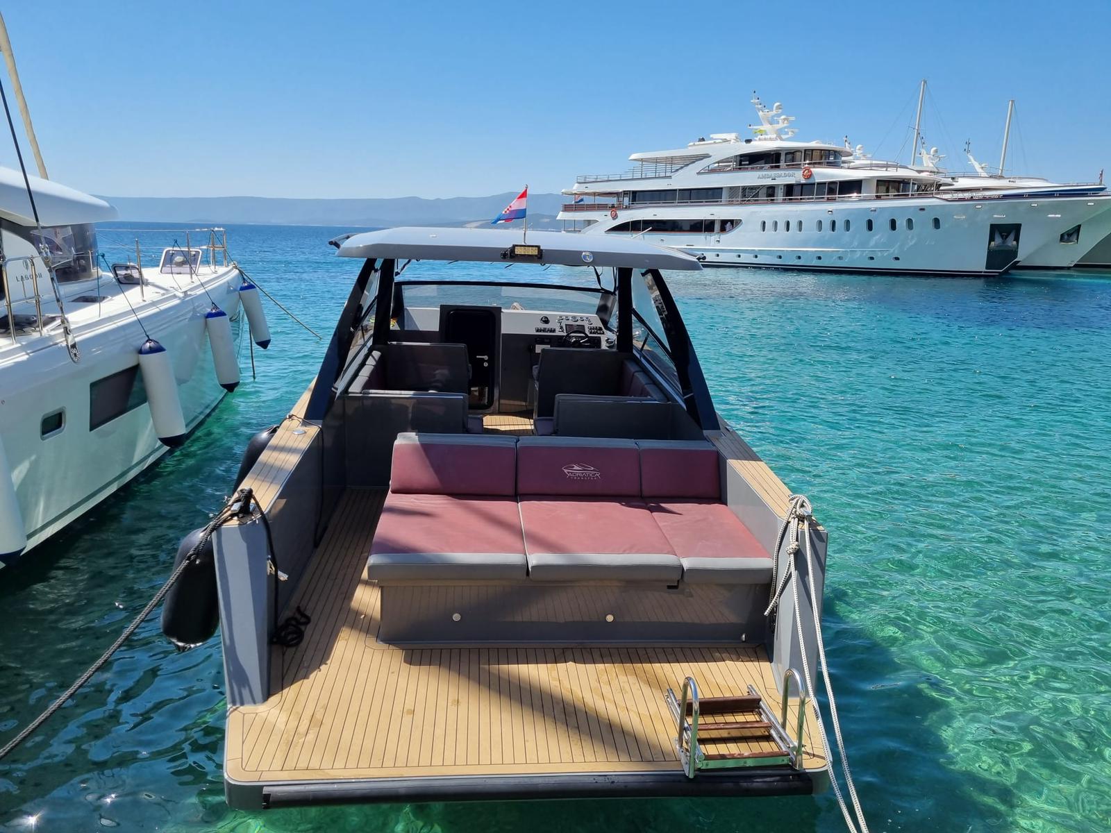 Colnago 33 on the boat tours